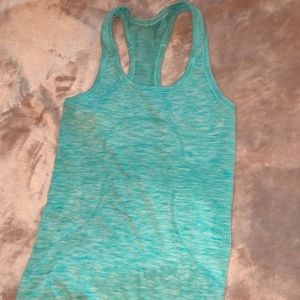 Lululemon tank